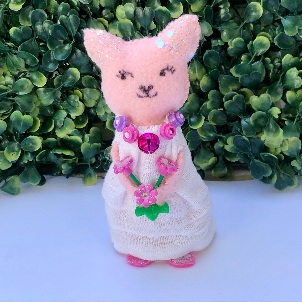 Pink Felt Cat Art Doll Lego Collar Flowers Hand-sewn 4 inches sparkles bell
